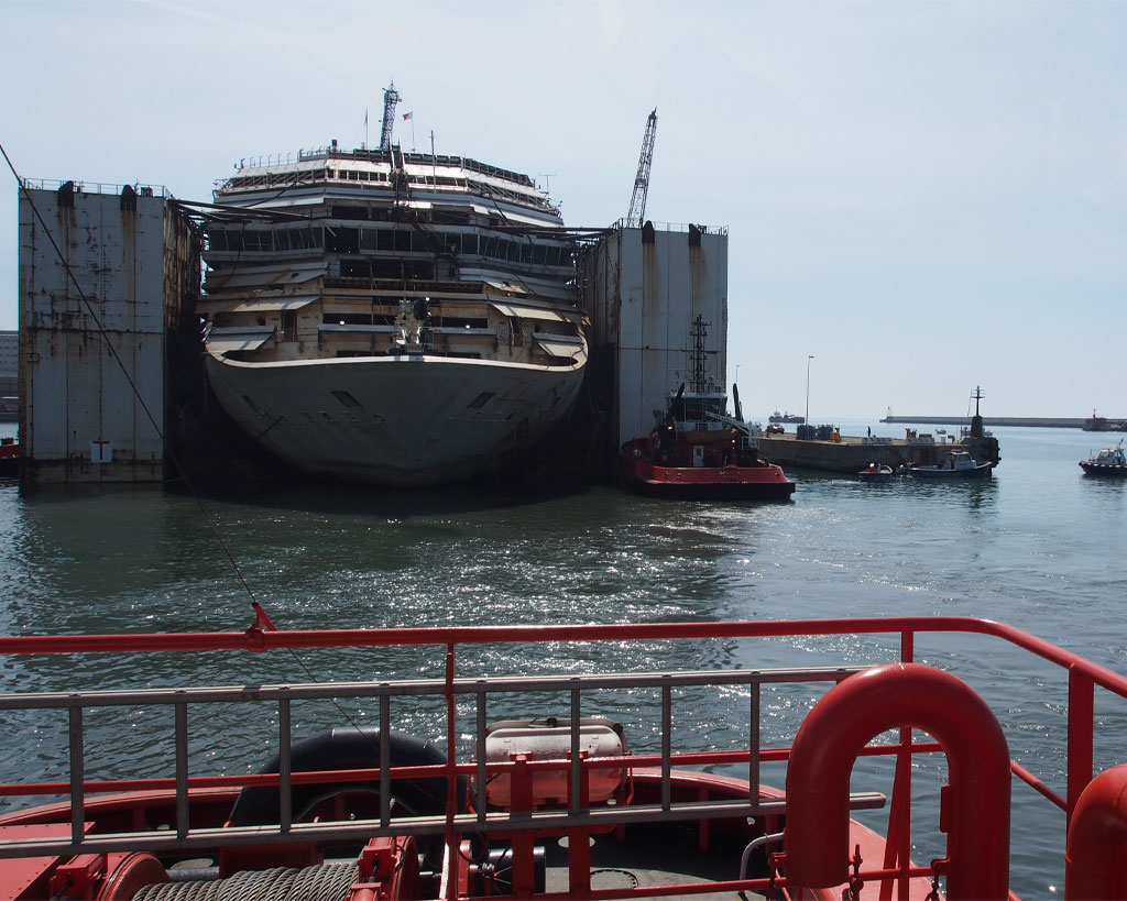 costa concordia rimorchiatori